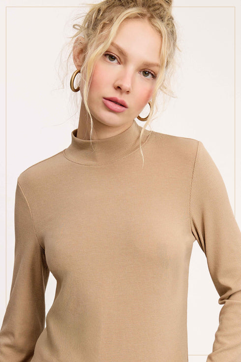 CRUMB CAKE MOCK TOP